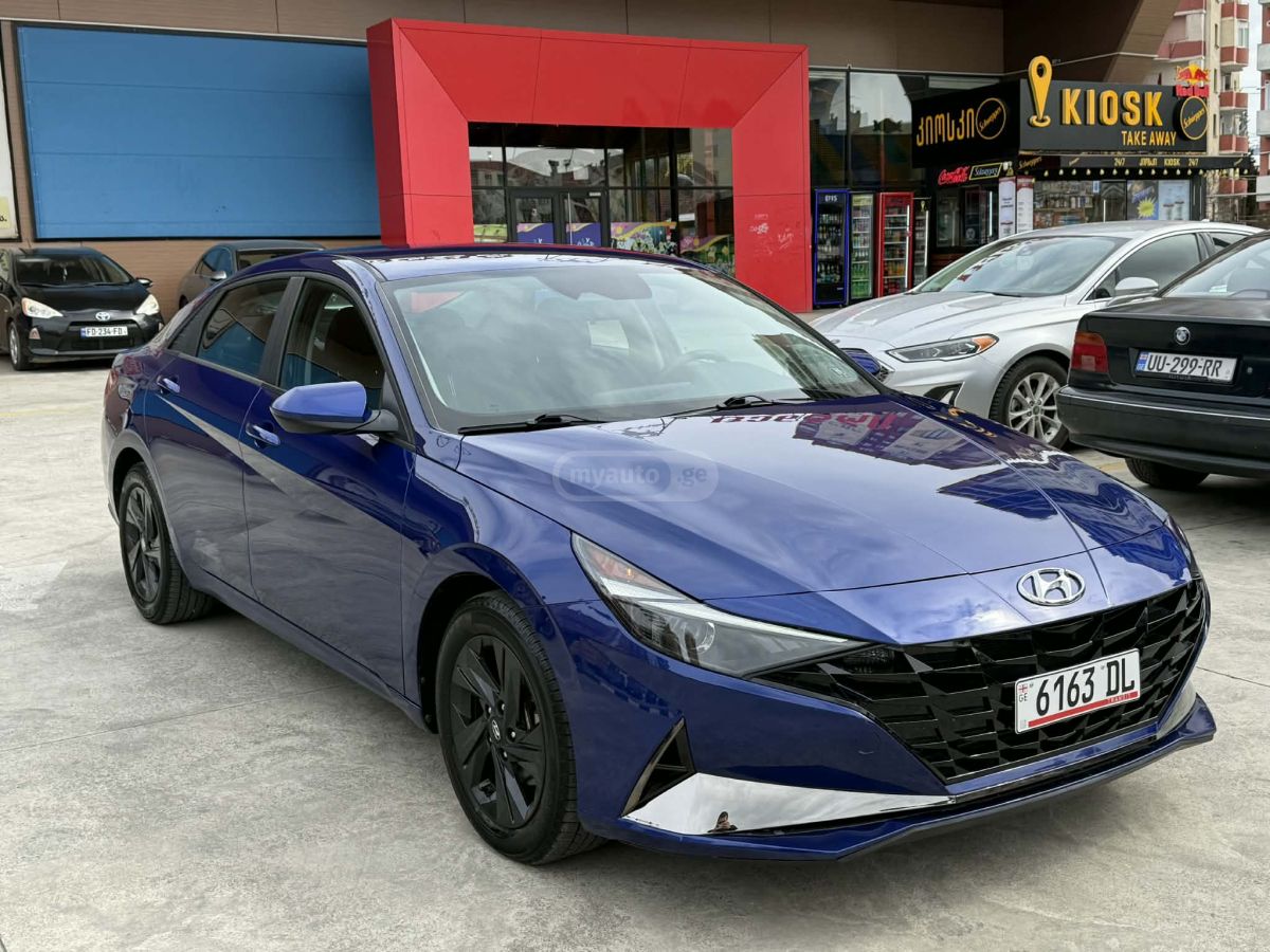 Hyundai Elantra - фото 1