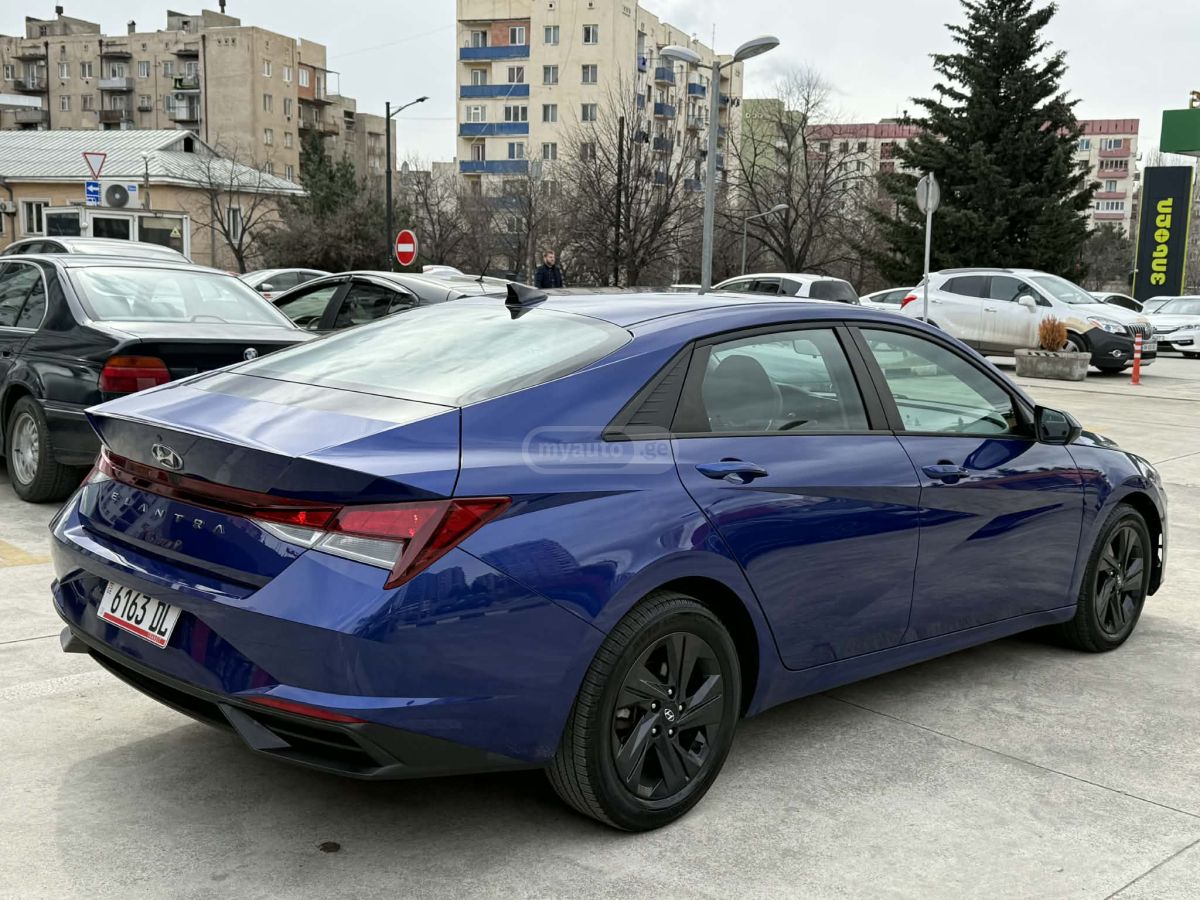 Hyundai Elantra - фото 5