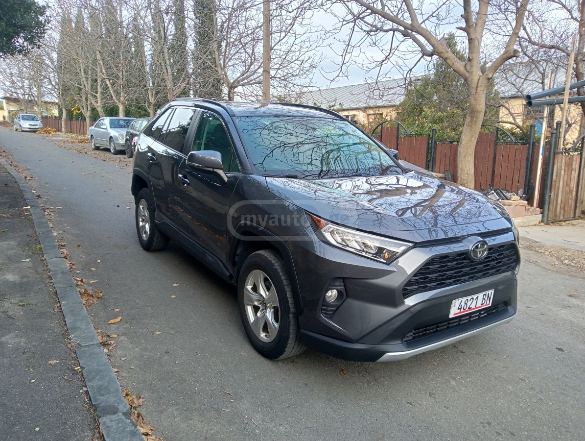 Toyota RAV 4 - фото 1