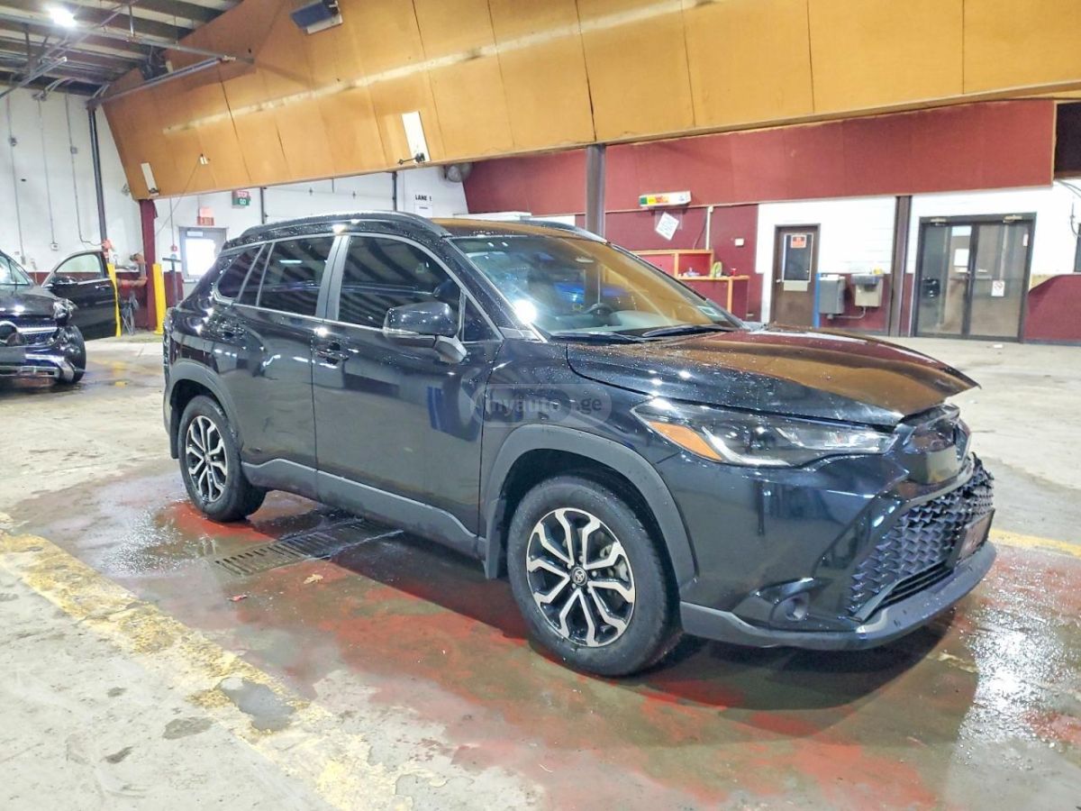 Toyota Corolla cross - фото 1