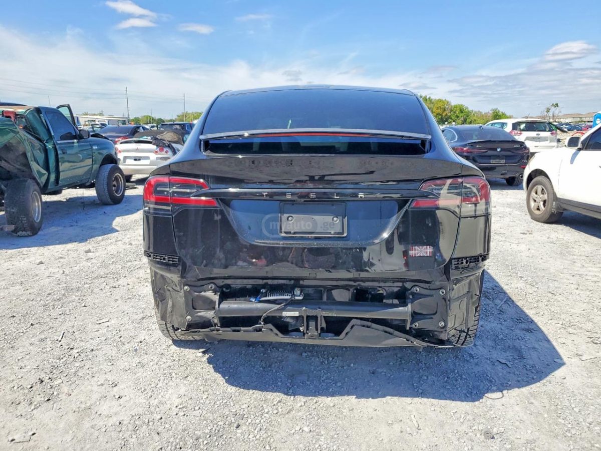 Tesla Model X - фото 6