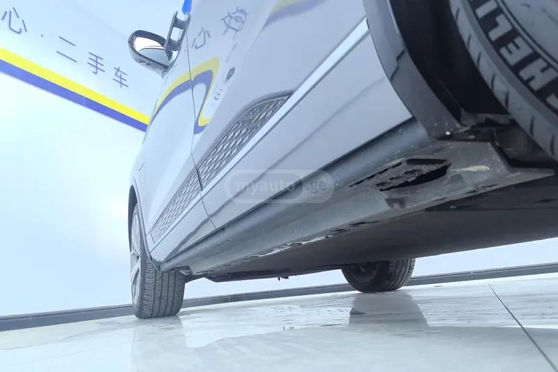 Hongqi E-HS9 - фото 7