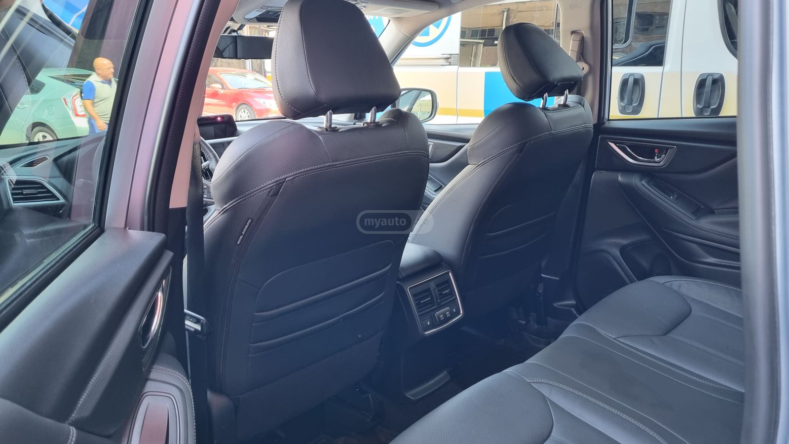 Subaru Touring 4dr All-Wheel Drive CV — миниатюра 9