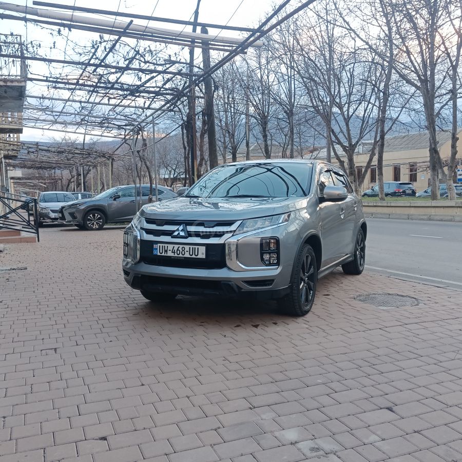 Mitsubishi Outlander - фото 1