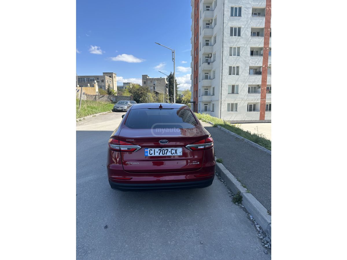 Ford Fusion - фото 3