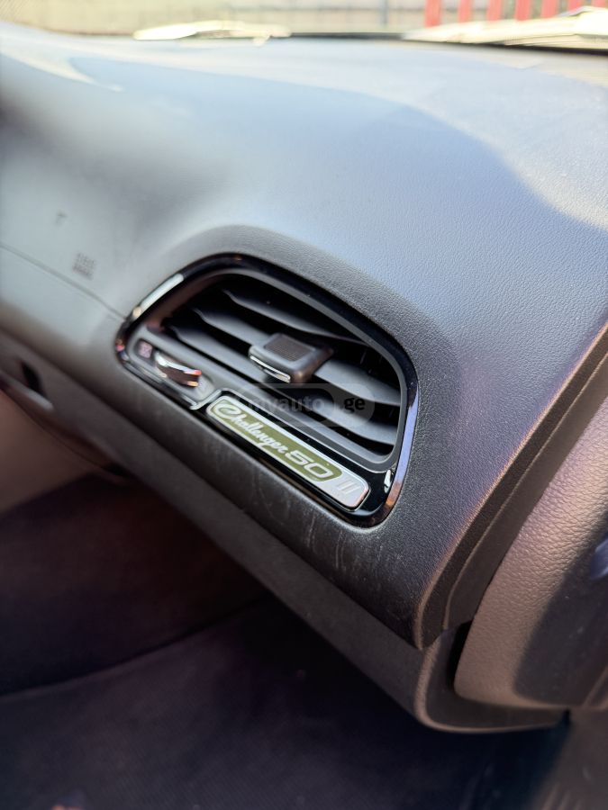 Dodge Challenger - фото 6