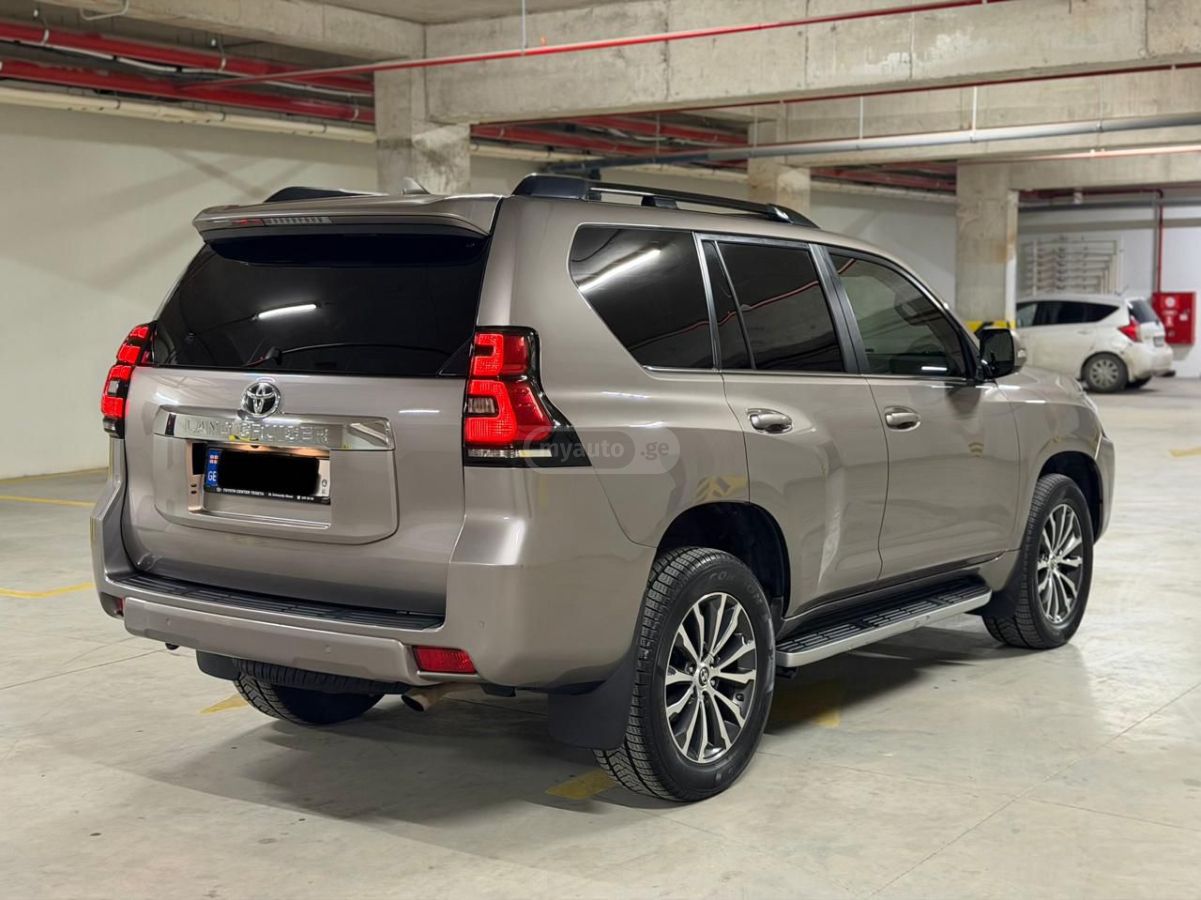 Toyota Land Cruiser Prado - фото 3