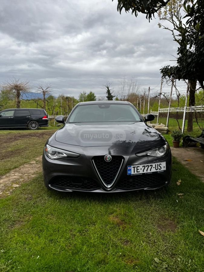 Alfa Romeo Giulia - фото 1