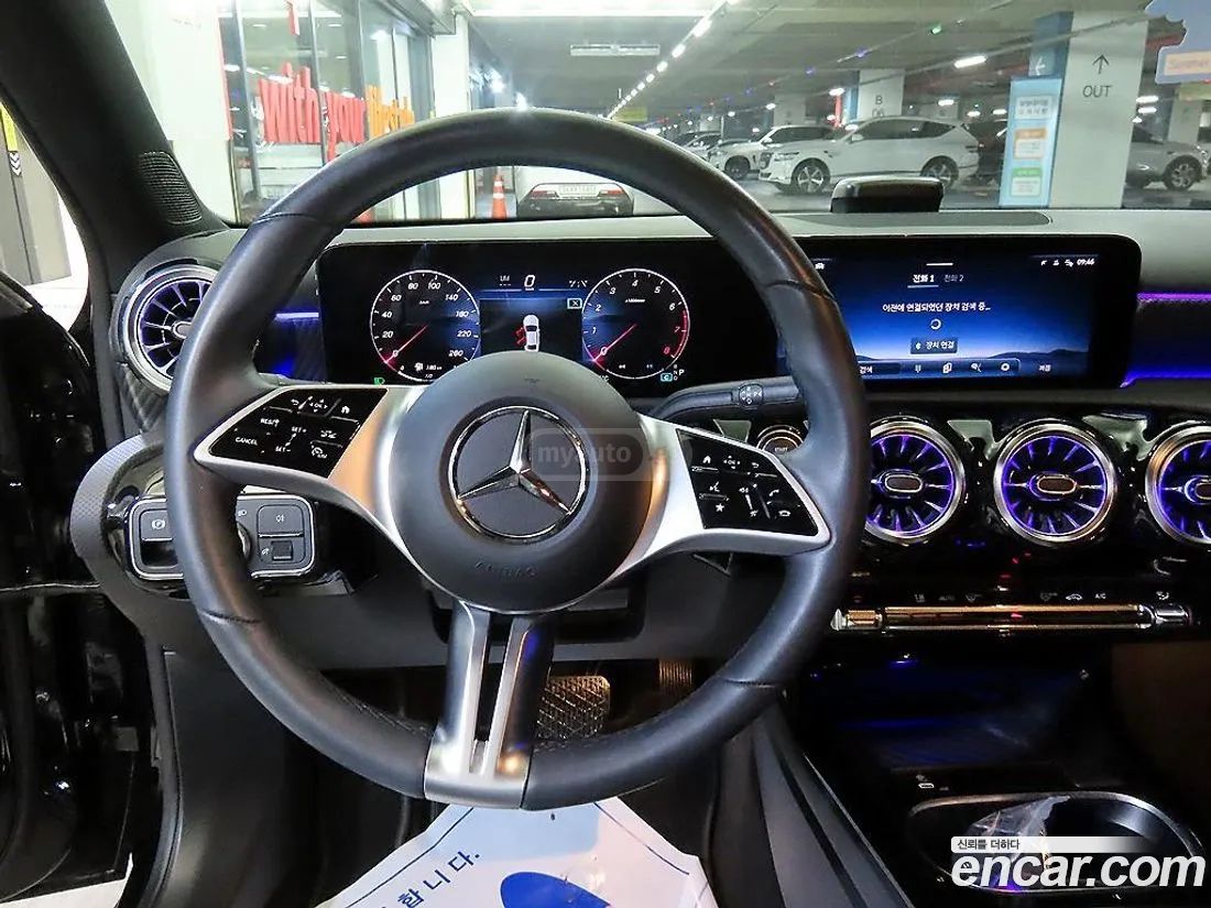 Mercedes-Benz A 45 AMG 2024 — миниатюра 8