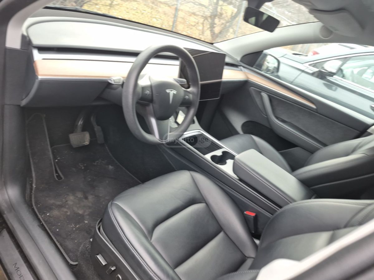 Tesla Model Y - фото 6