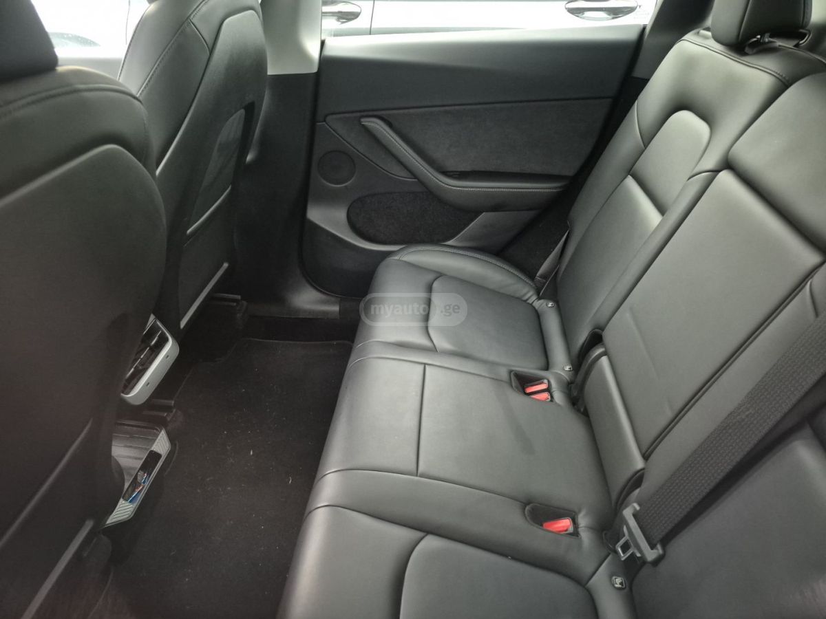 Tesla Model Y - фото 8