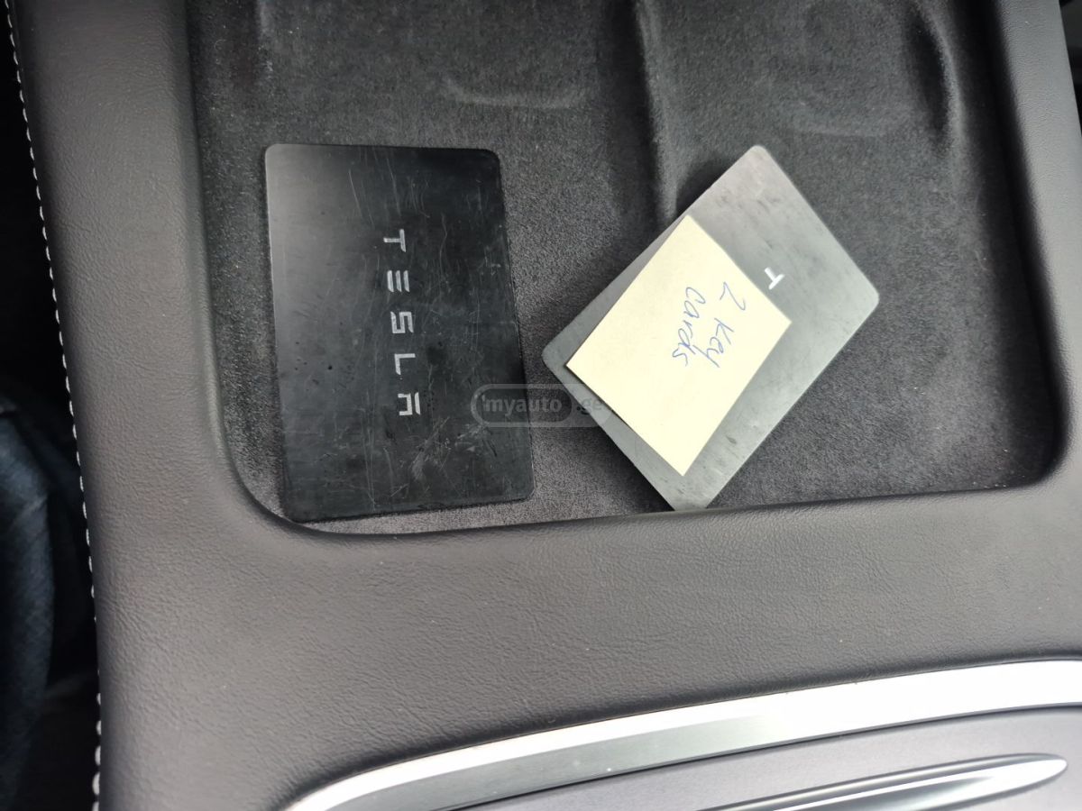 Tesla Model Y - фото 9