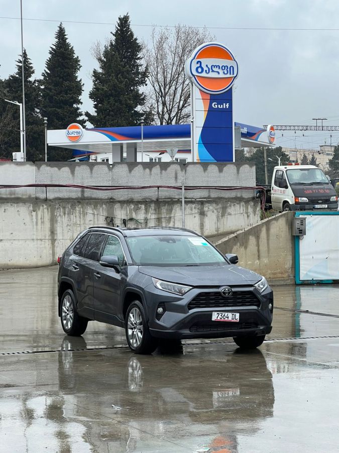 Toyota RAV 4 - фото 1