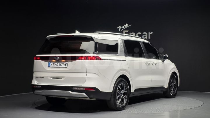 Kia Sedona - фото 2