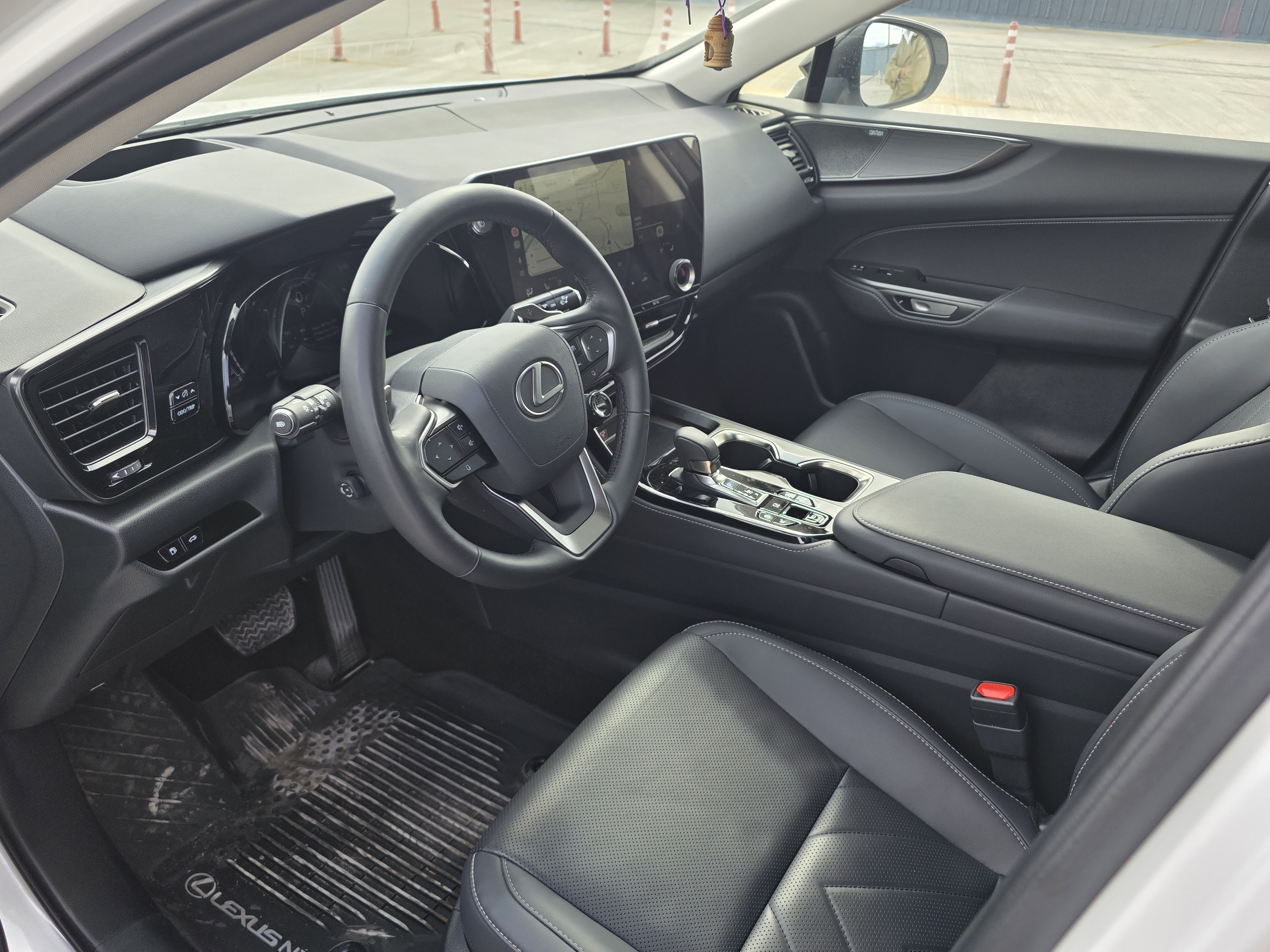 Lexus NX 450 - фото 6