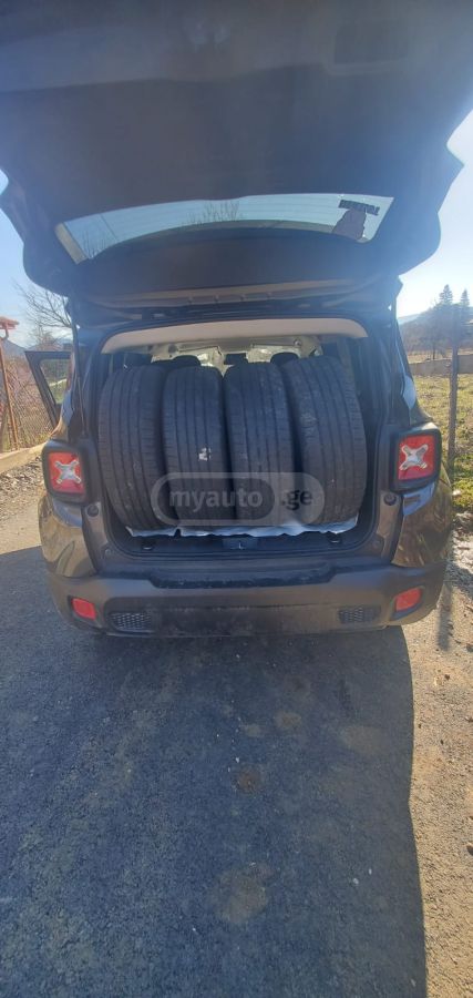 Jeep Renegade - фото 12