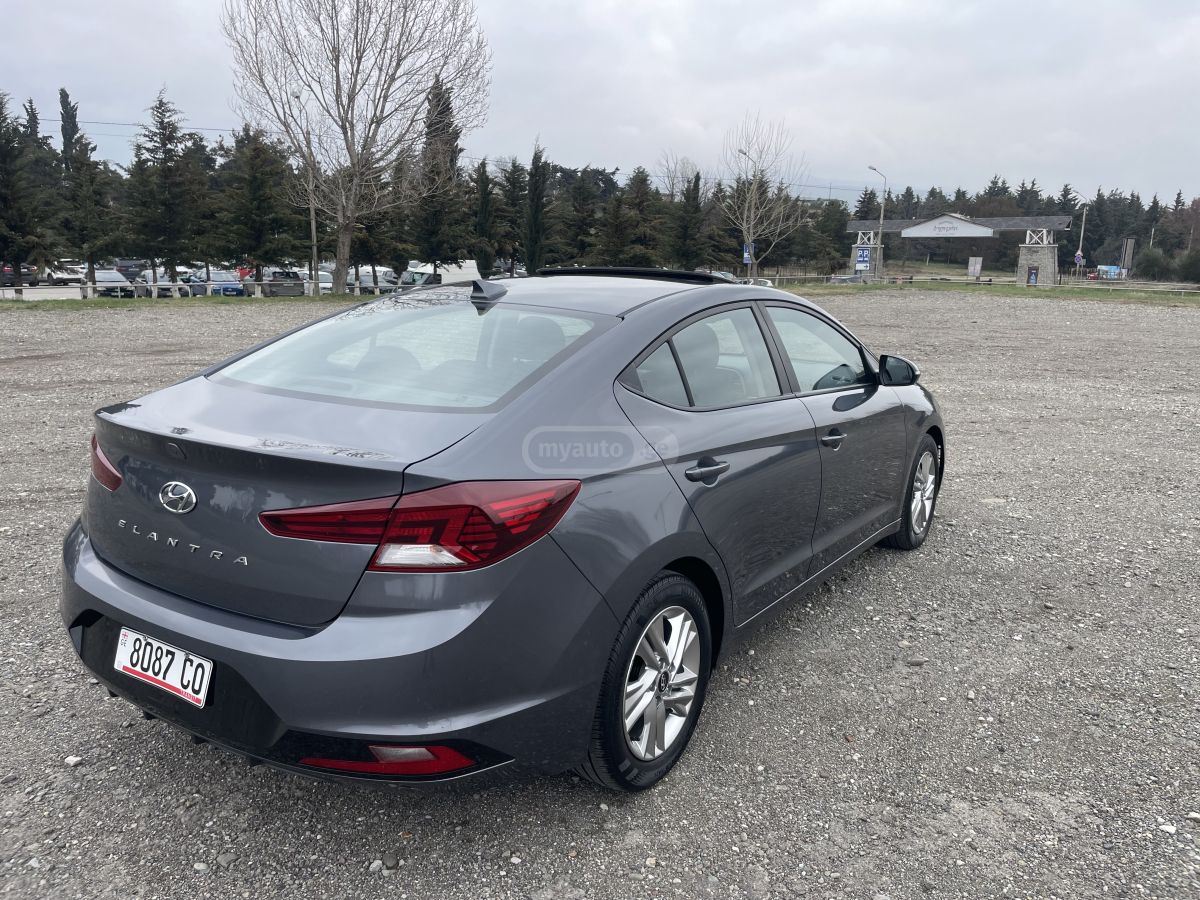 Hyundai Elantra - фото 4