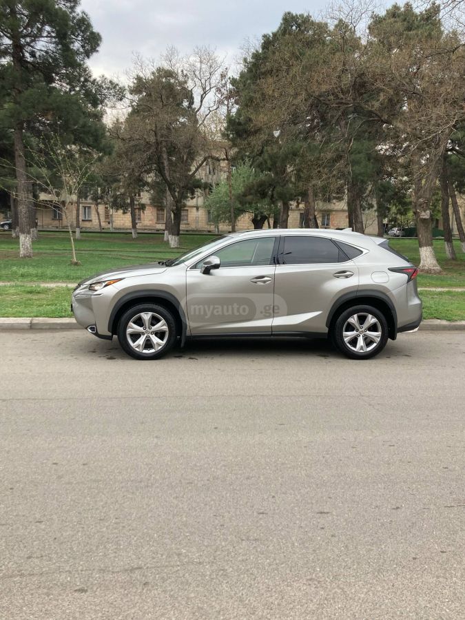 Lexus NX 200 - фото 1
