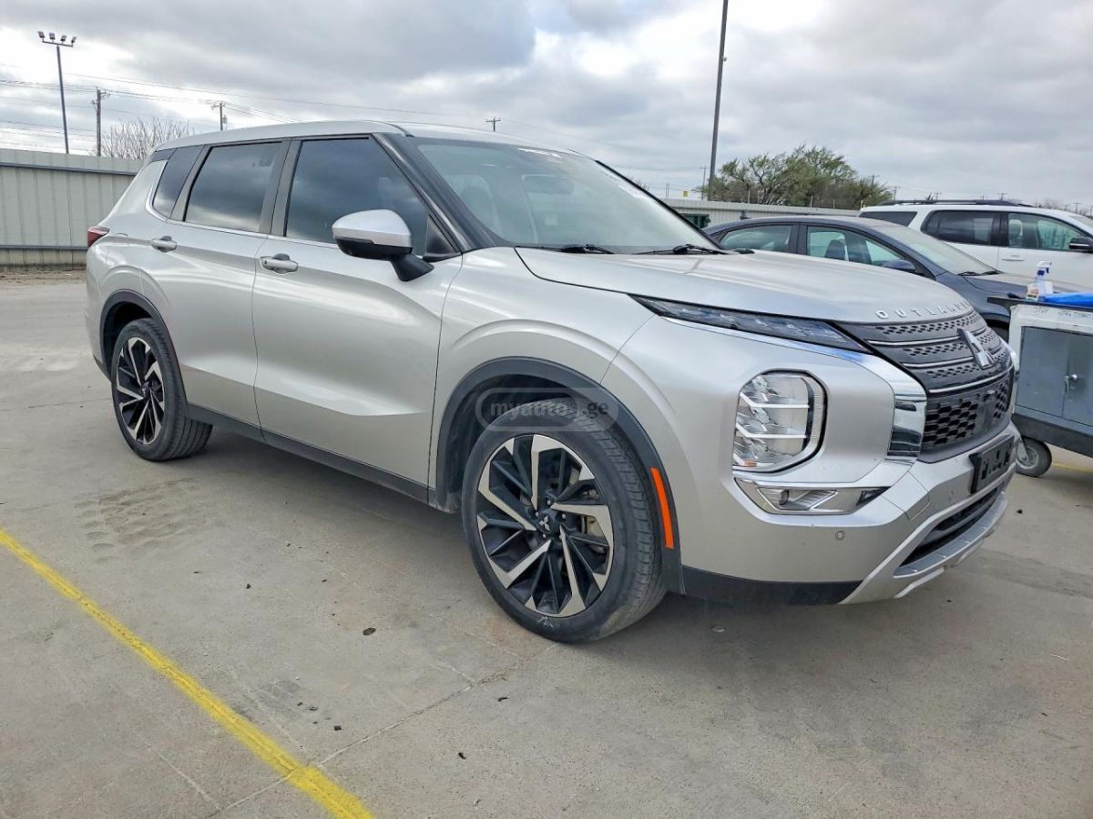 Mitsubishi Outlander - фото 4