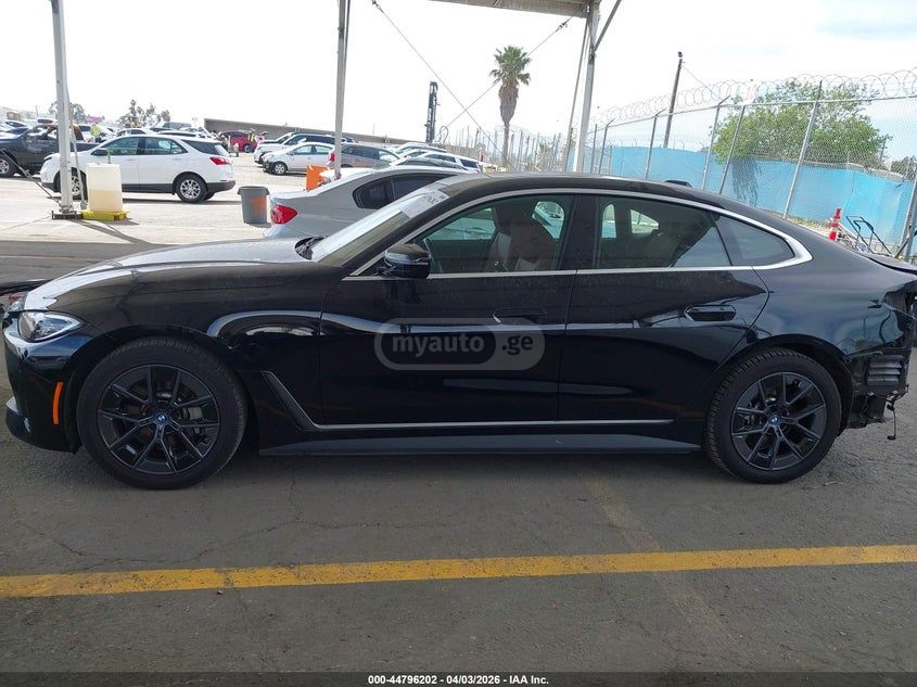 BMW i4 - фото 15