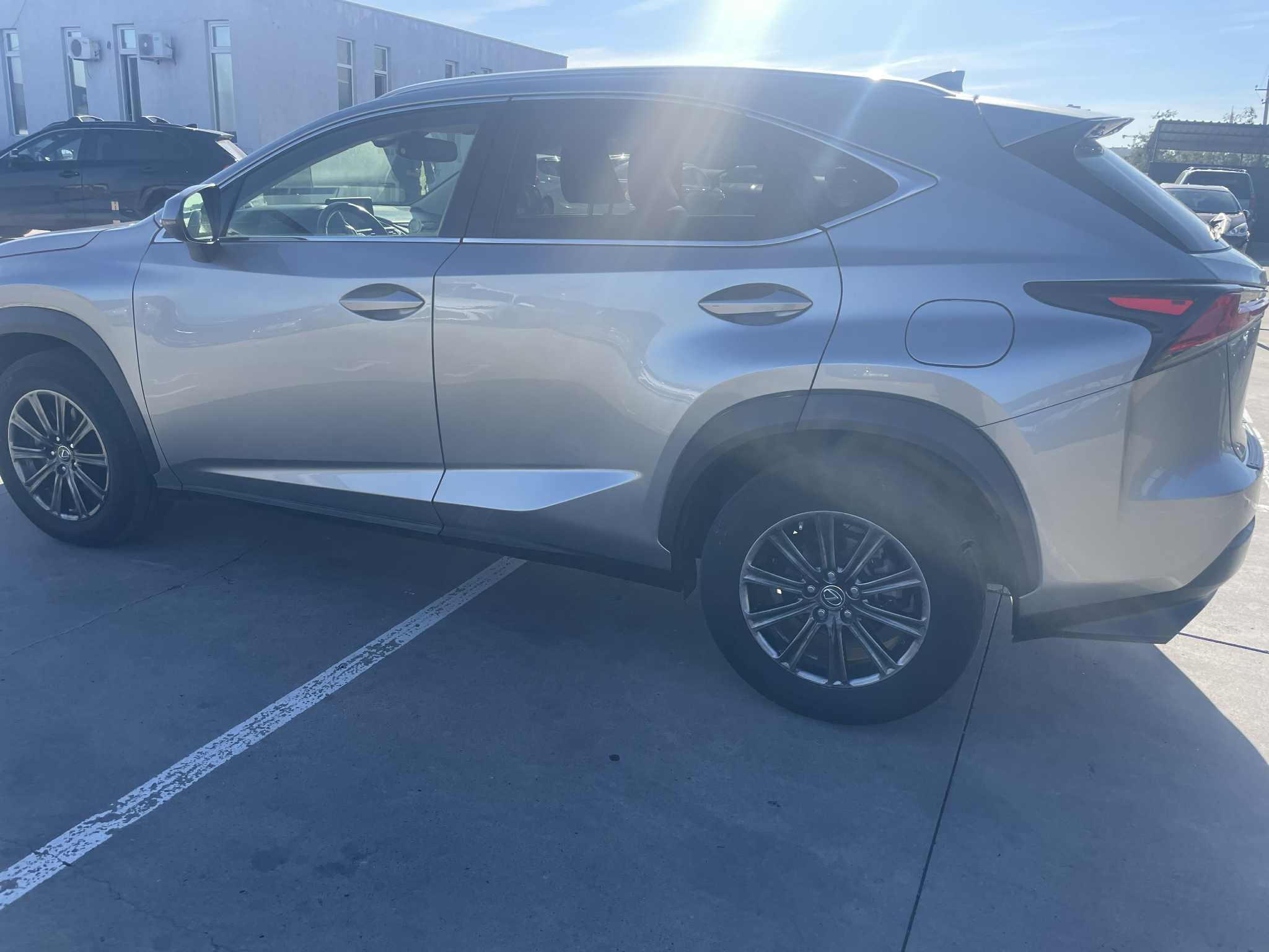 Lexus NX 300 - фото 3