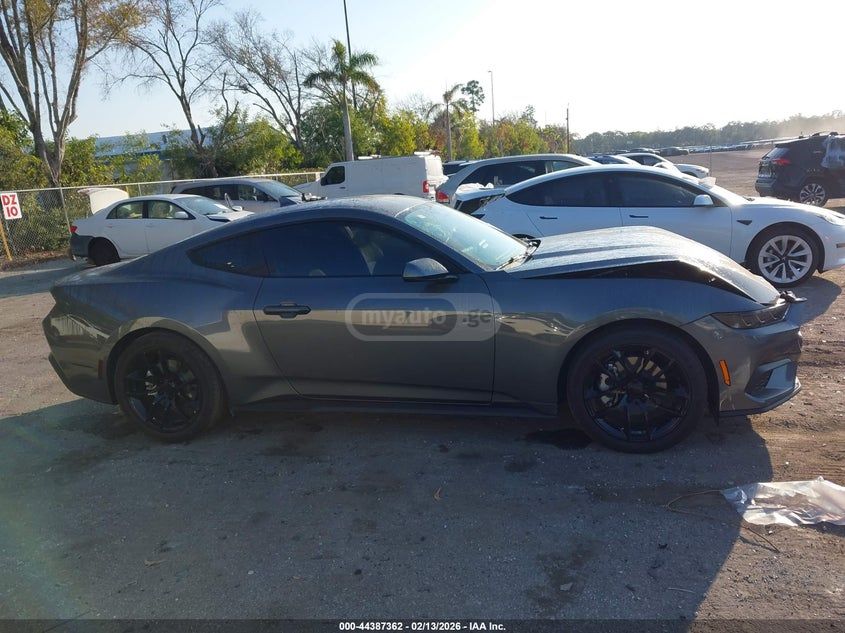 Ford Mustang 2025 — миниатюра 12