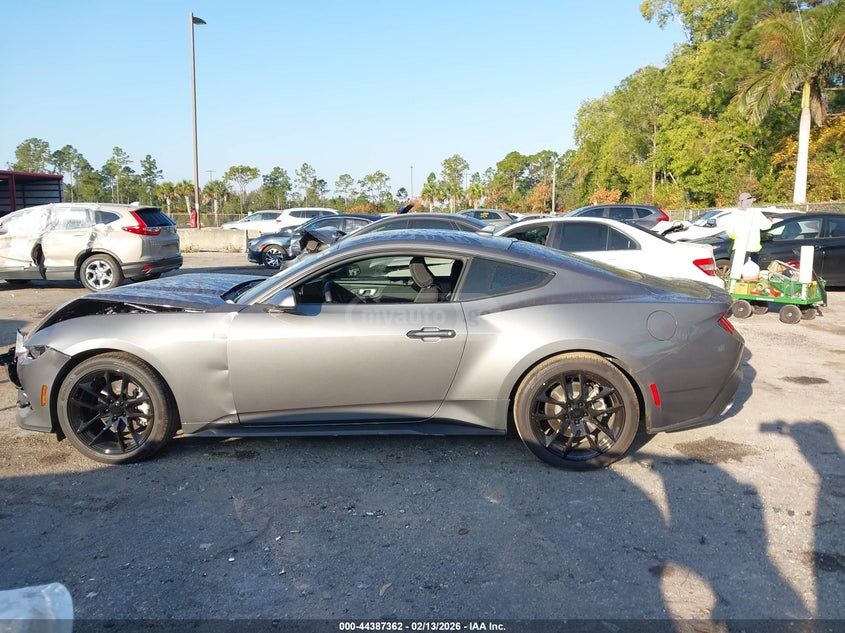 Ford Mustang 2025 — миниатюра 13