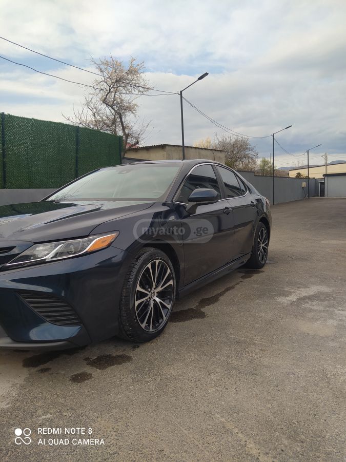 Toyota Camry - фото 1