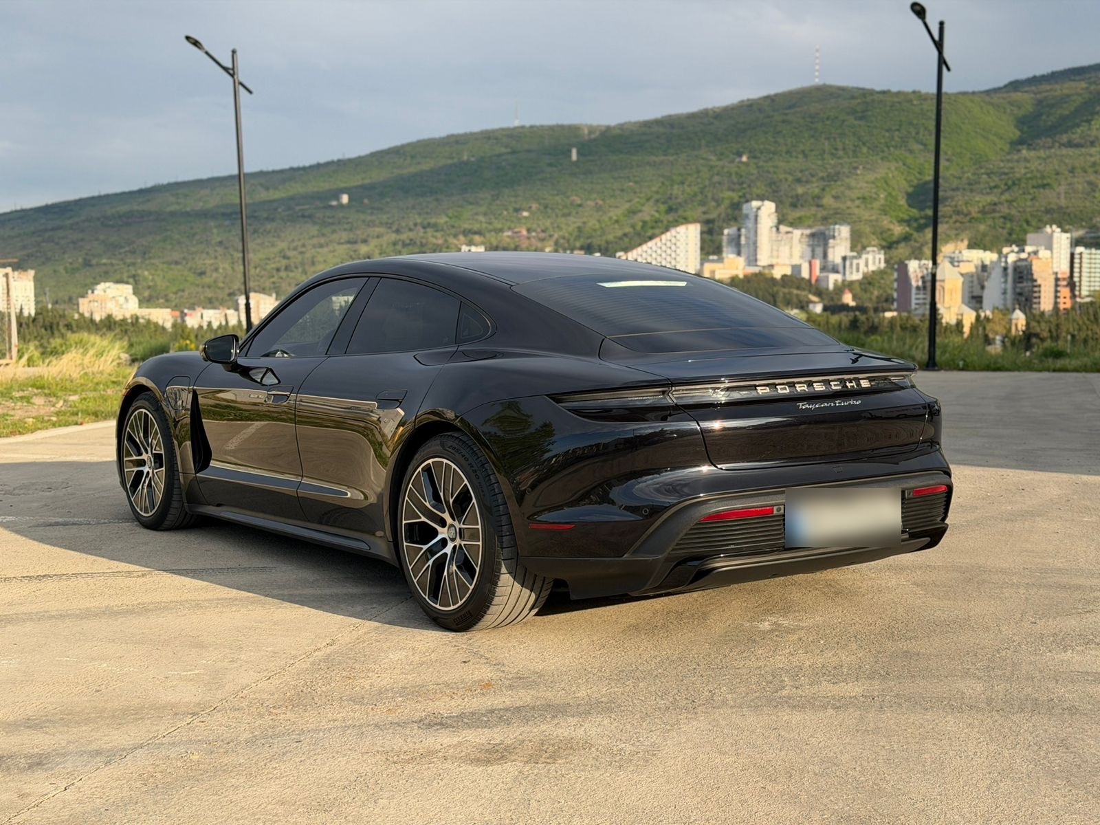Porsche Taycan Turbo - фото 3
