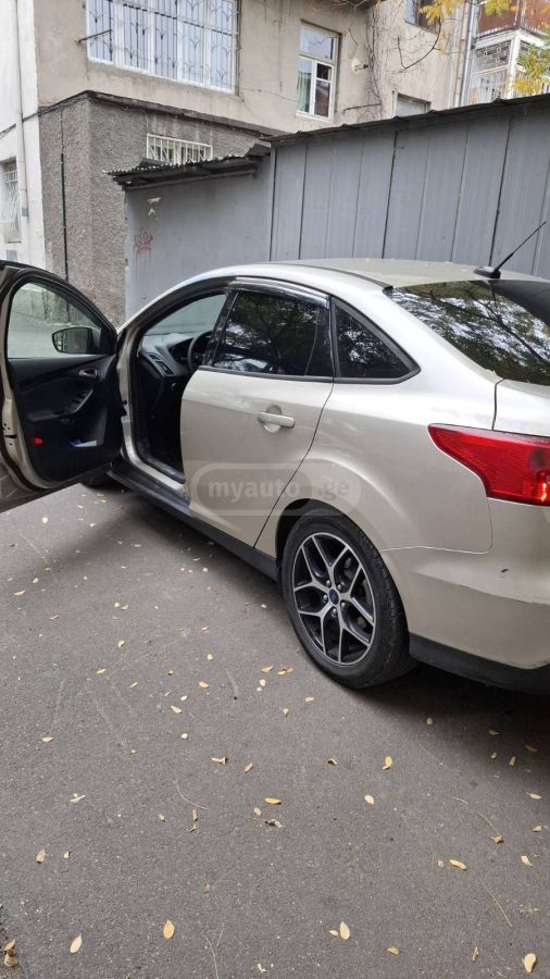 Ford Focus - фото 4