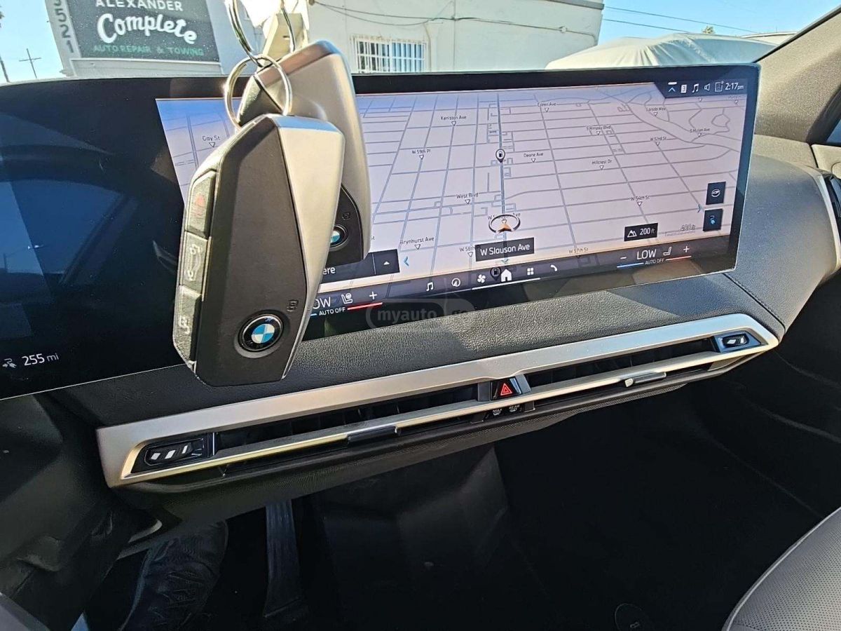 BMW IX - фото 12