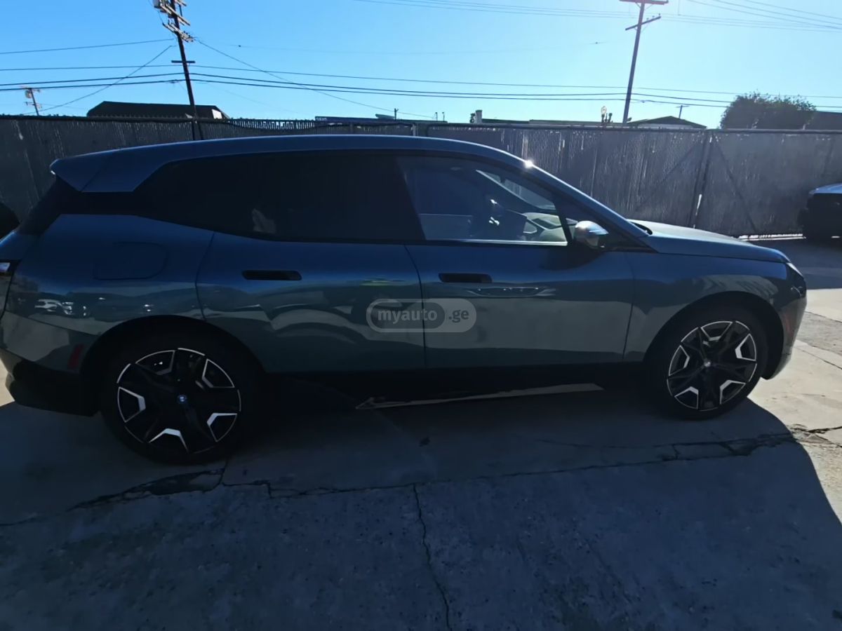 BMW IX - фото 4