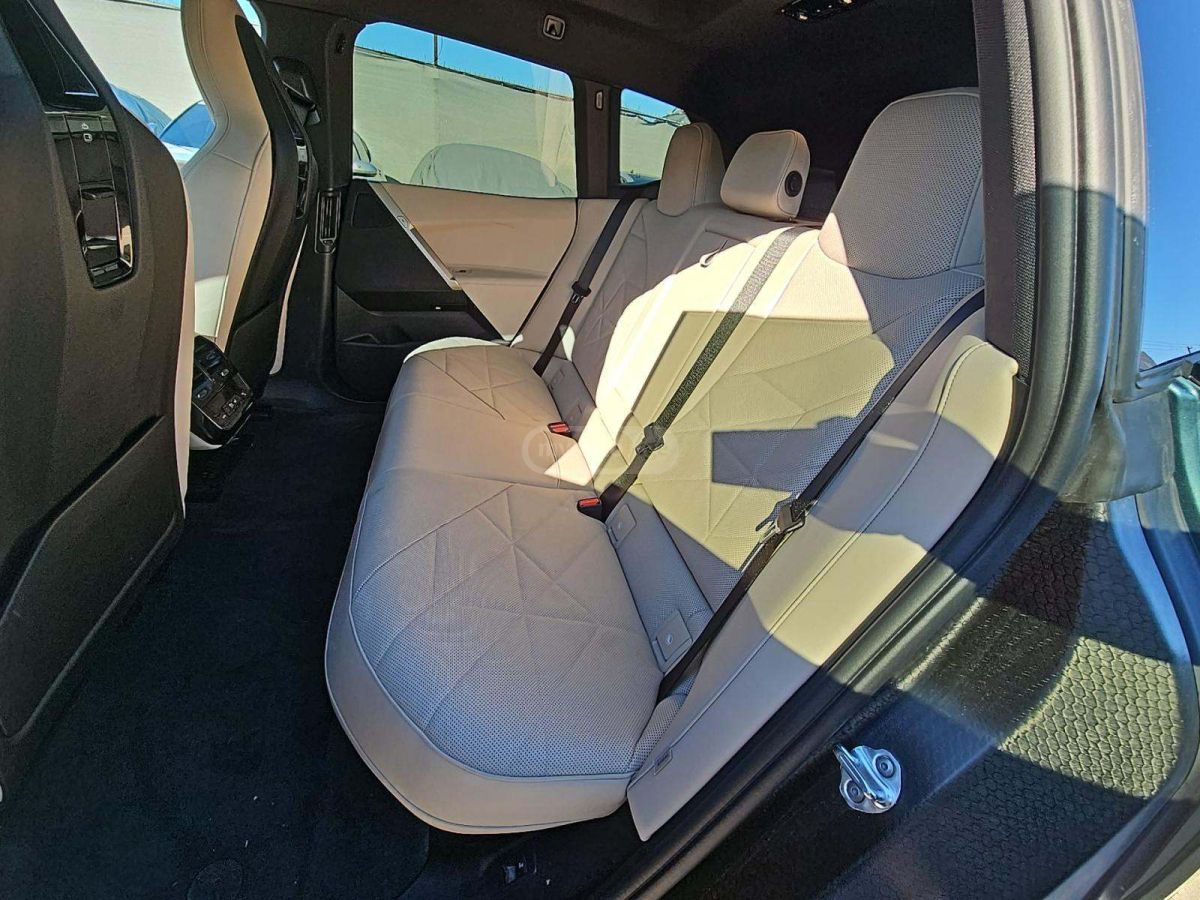BMW IX - фото 9