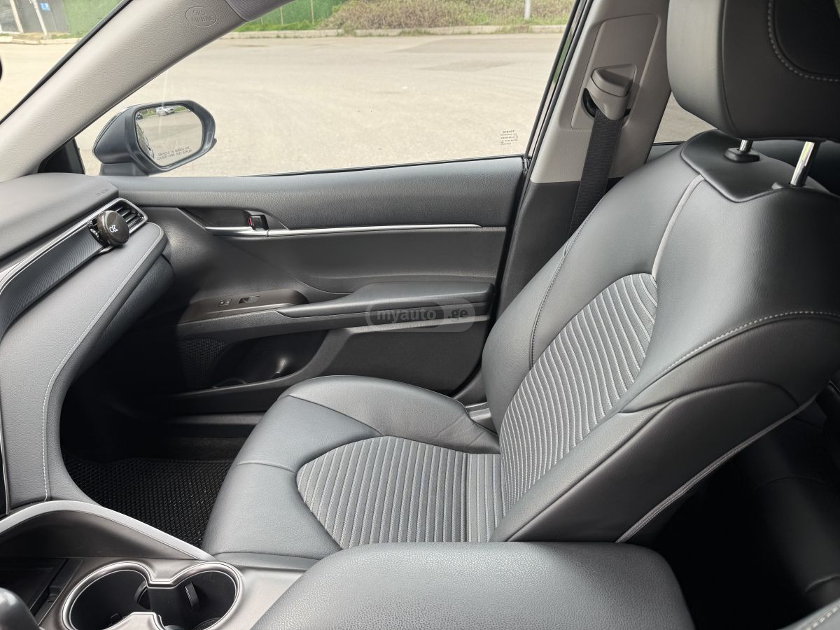 Toyota Camry - фото 5