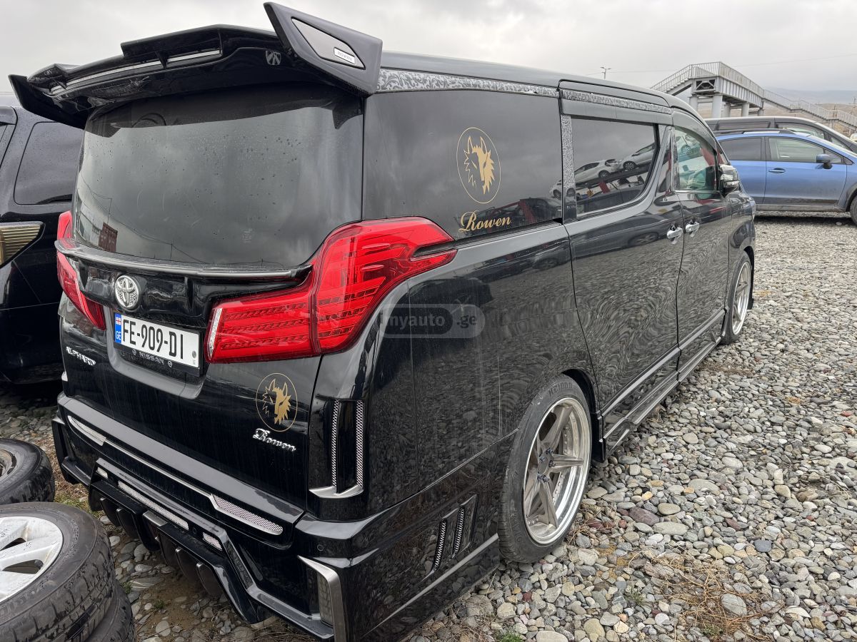 Toyota Alphard - фото 3