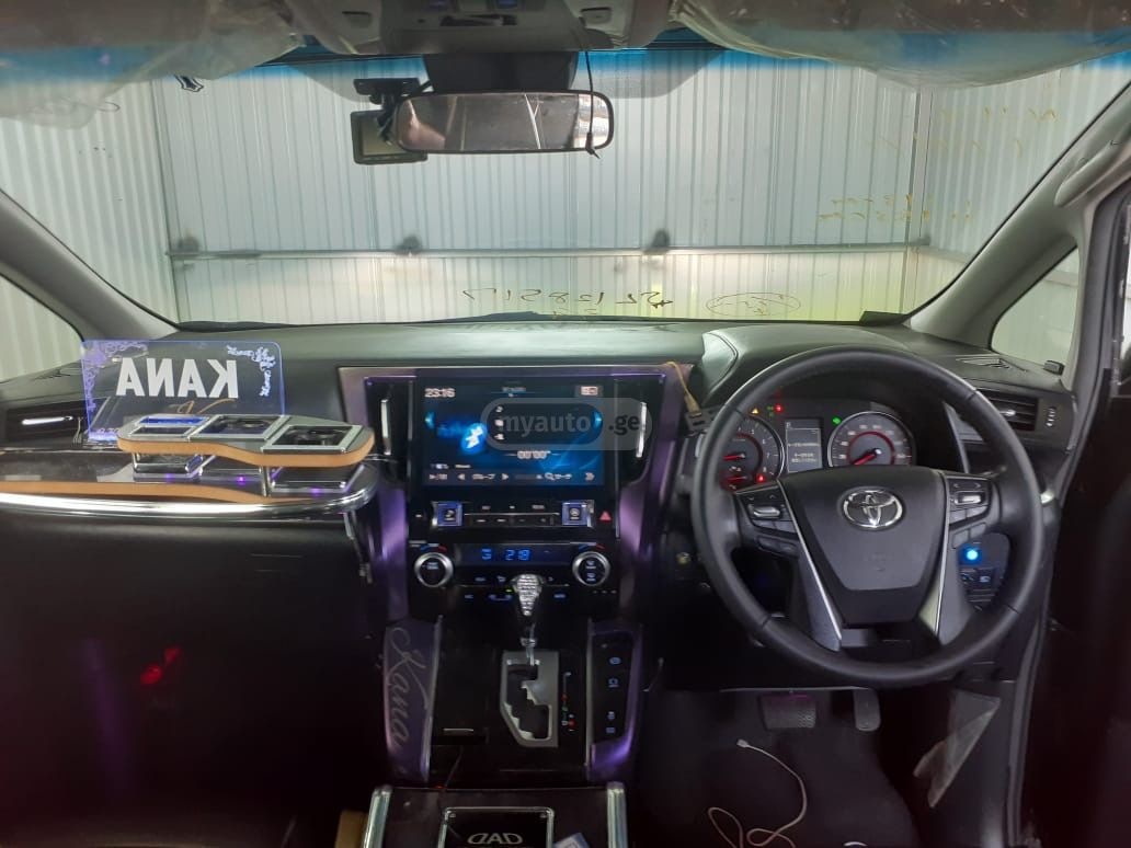 Toyota Alphard - фото 8