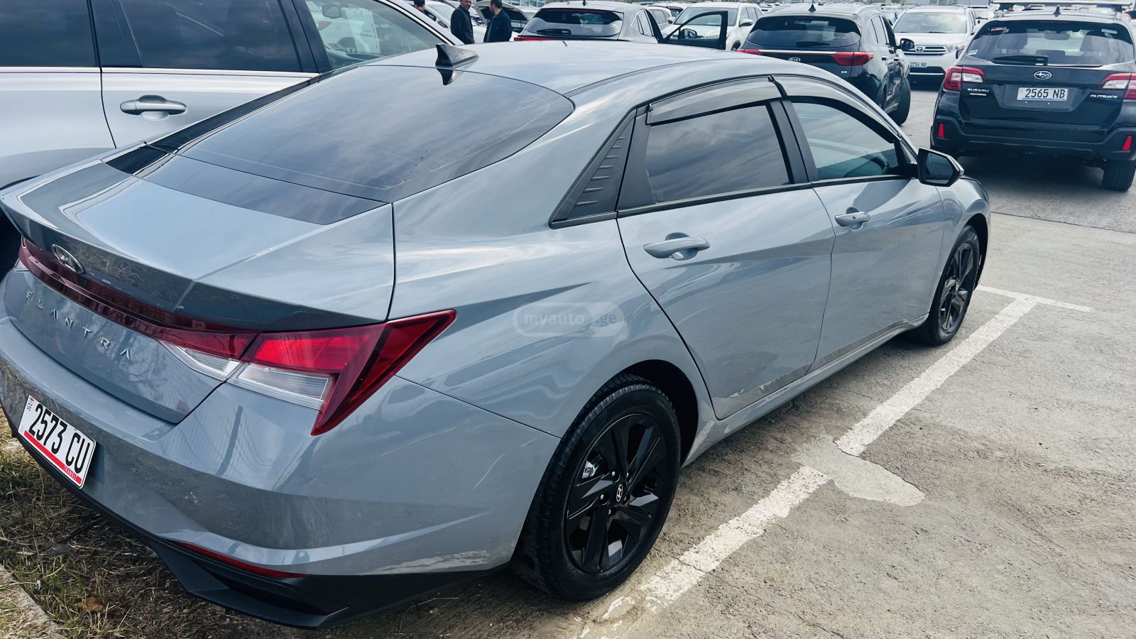 Hyundai Elantra - фото 3