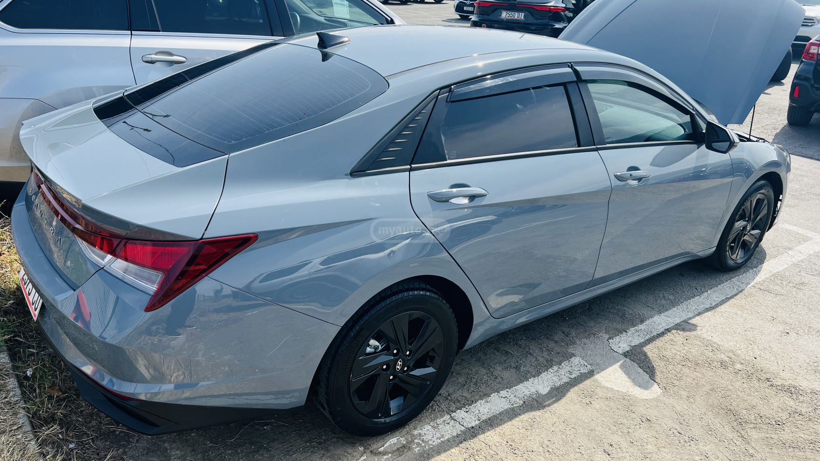 Hyundai Elantra - фото 8