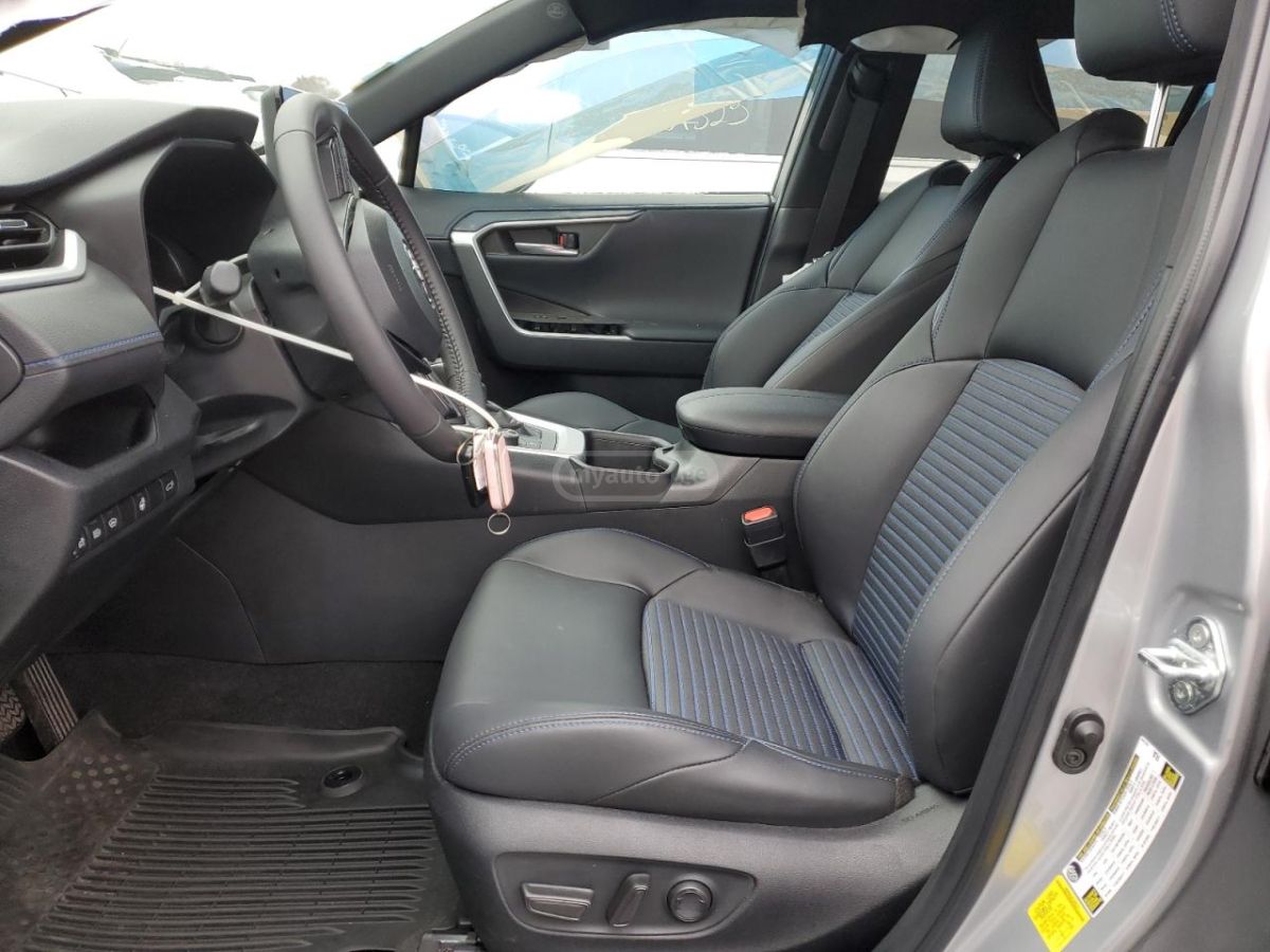 Toyota XSE 4dr All Wheel Drive CVT — миниатюра 11