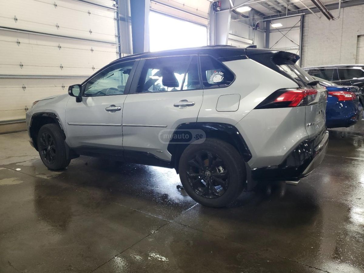 Toyota XSE 4dr All Wheel Drive CVT — миниатюра 2