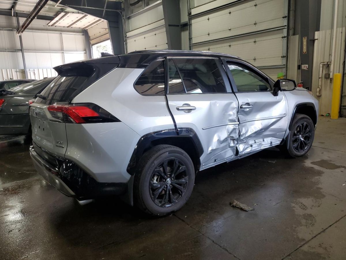 Toyota XSE 4dr All Wheel Drive CVT — миниатюра 3