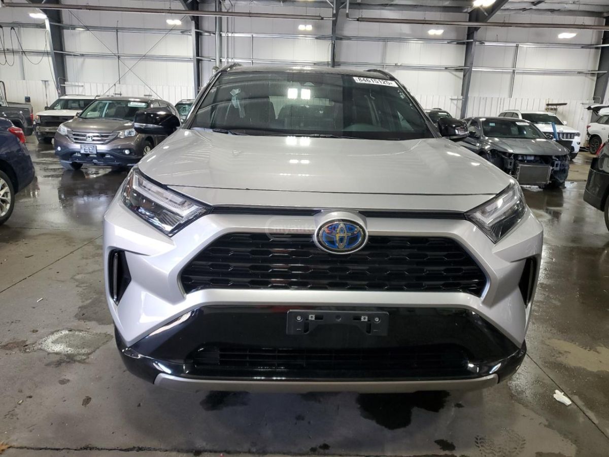 Toyota XSE 4dr All Wheel Drive CVT — миниатюра 4