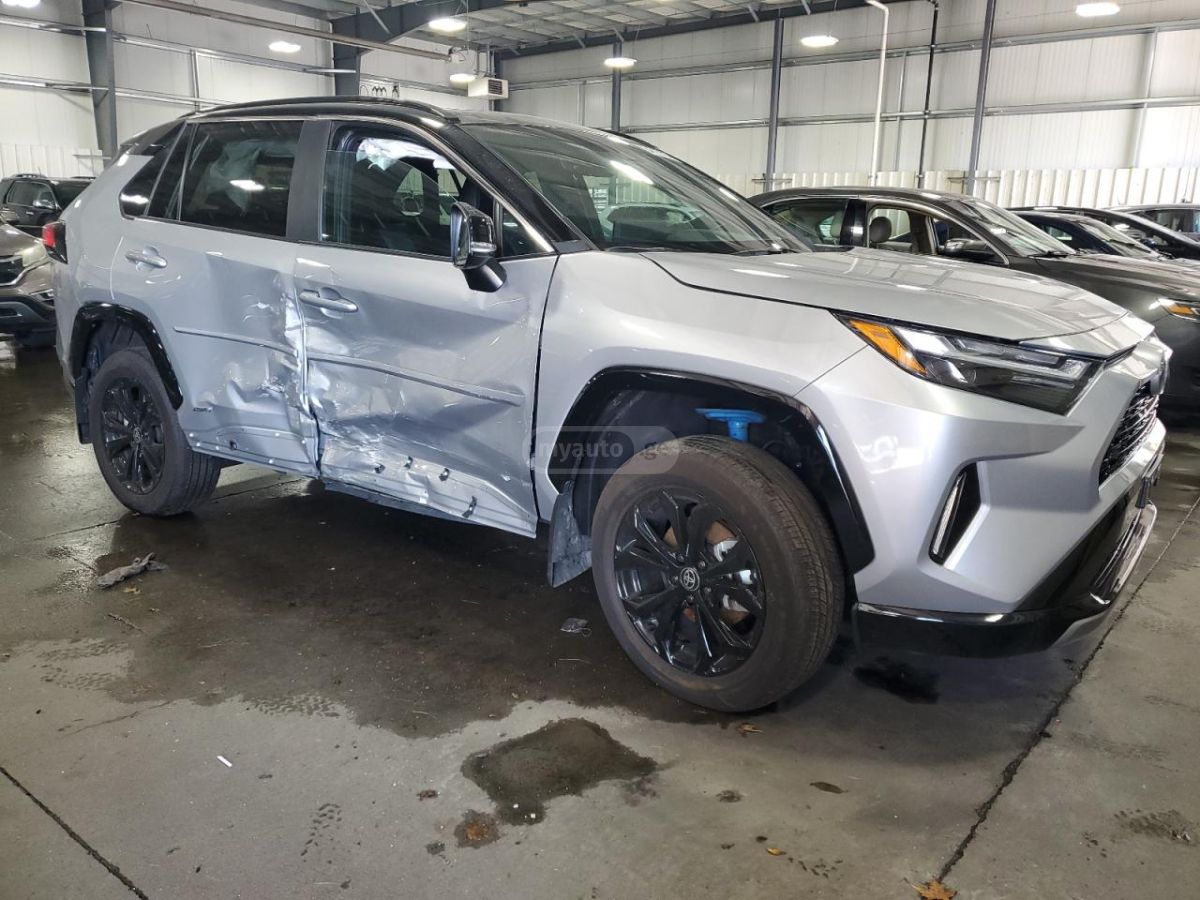 Toyota XSE 4dr All Wheel Drive CVT — миниатюра 5