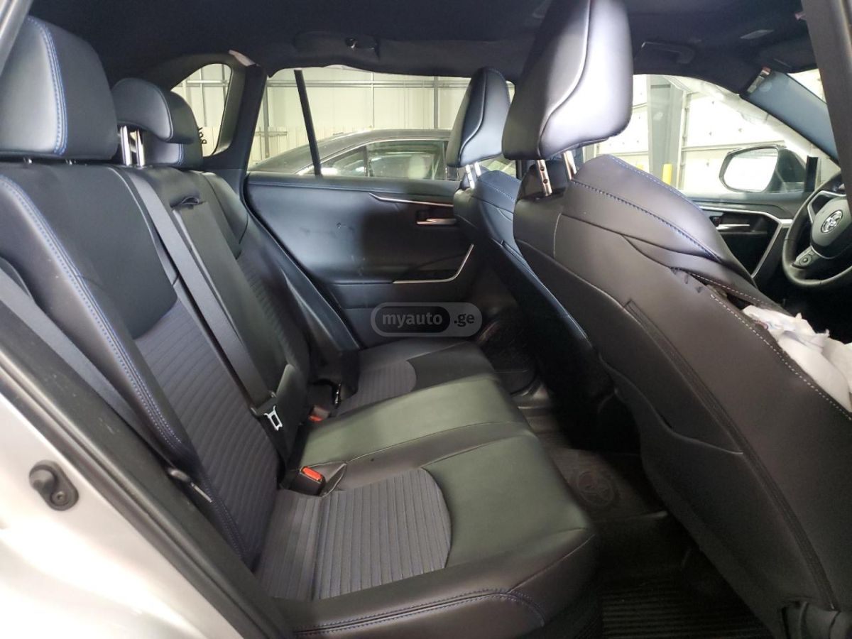 Toyota XSE 4dr All Wheel Drive CVT — миниатюра 7