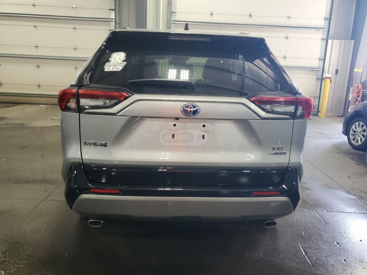 Toyota XSE 4dr All Wheel Drive CVT — миниатюра 8