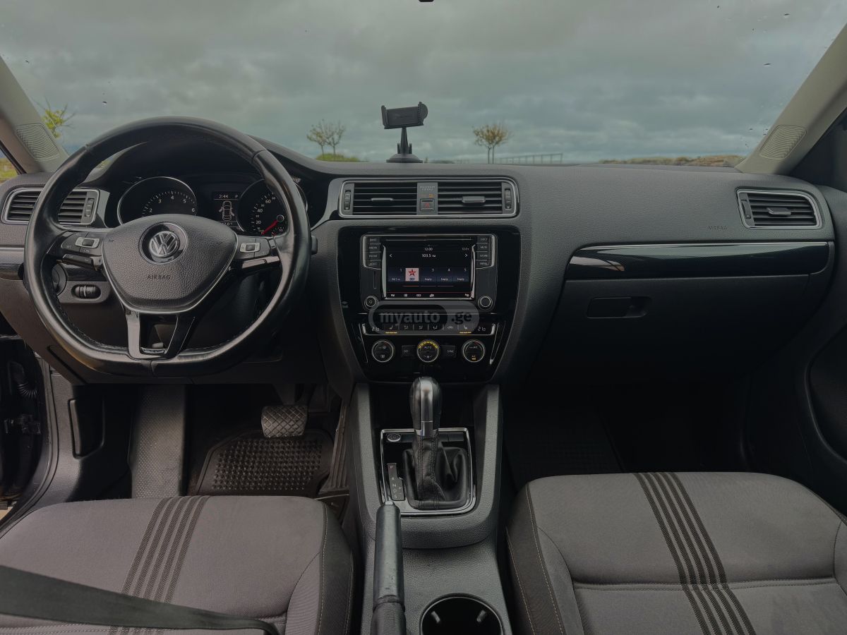 Volkswagen Jetta - фото 12