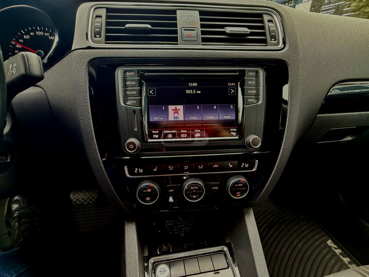 Volkswagen Jetta - фото 4