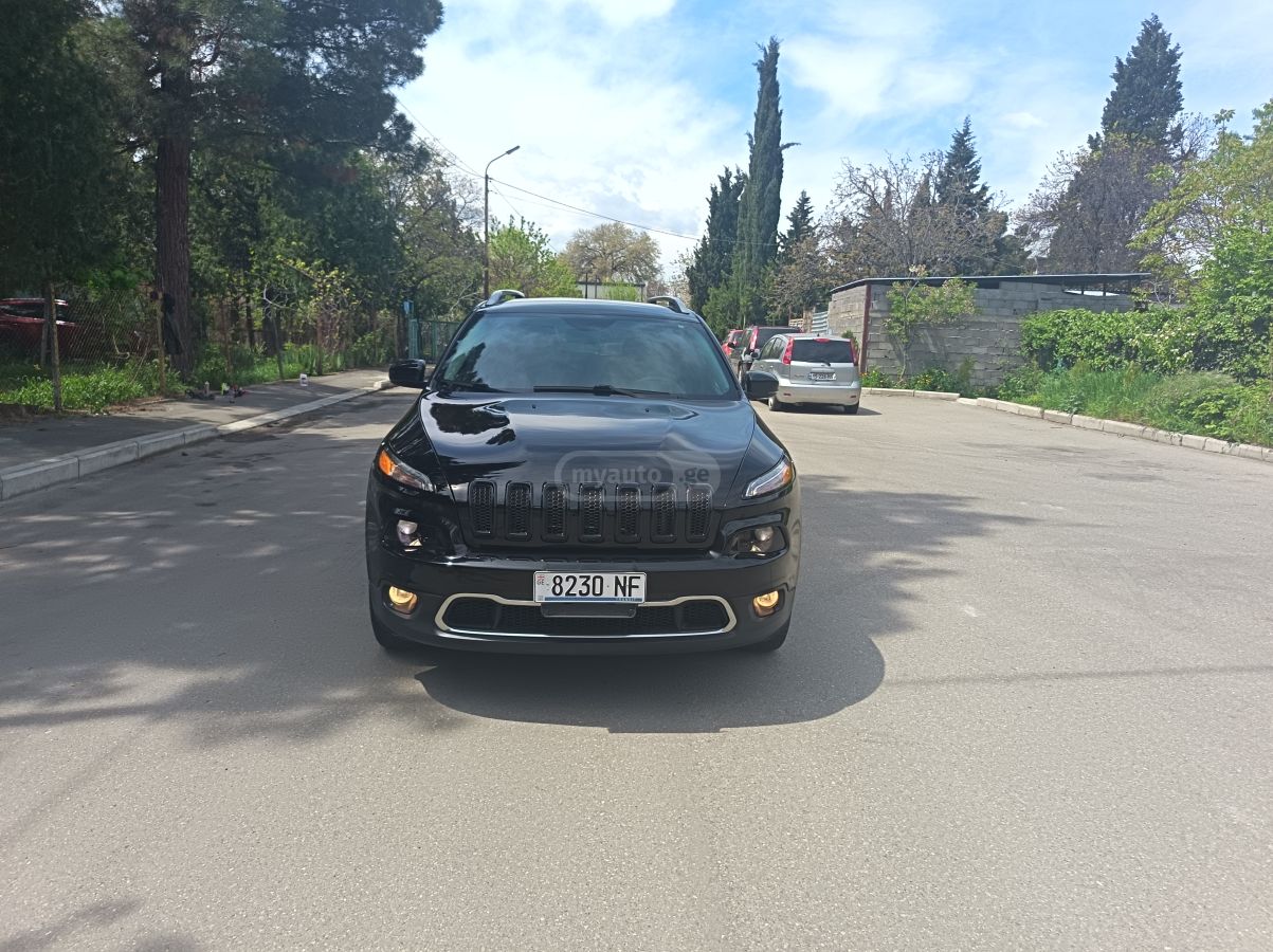 Jeep Cherokee - фото 1