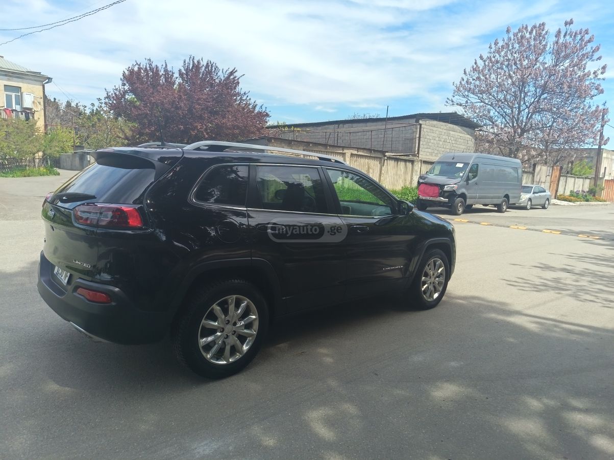 Jeep Cherokee - фото 2