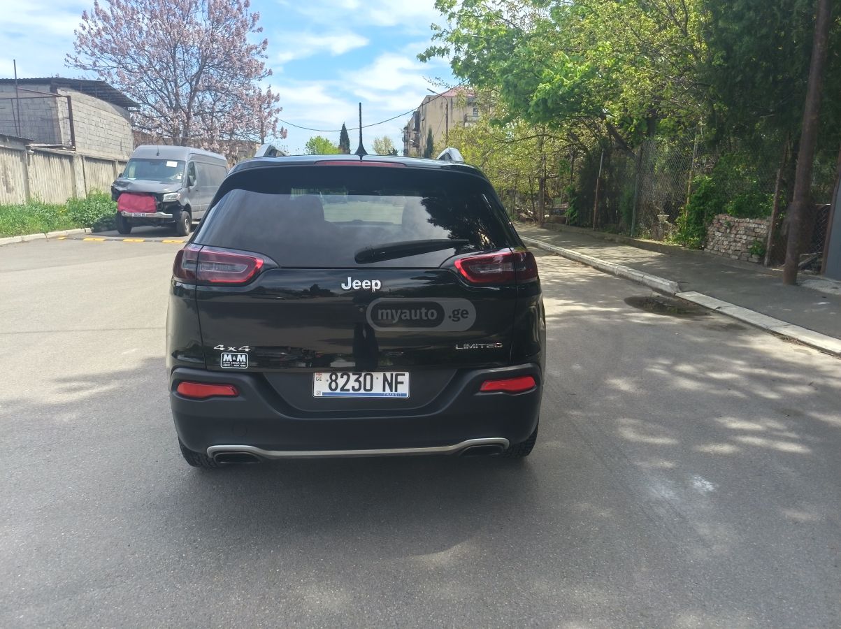 Jeep Cherokee - фото 3